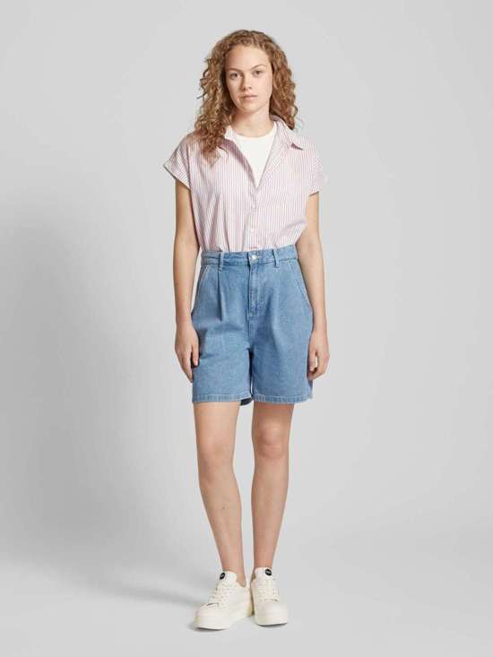 светло-красный