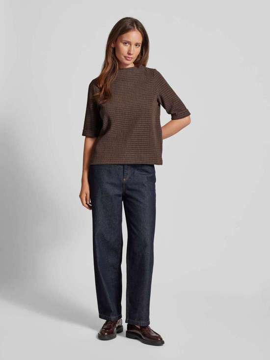 светло-коричневый