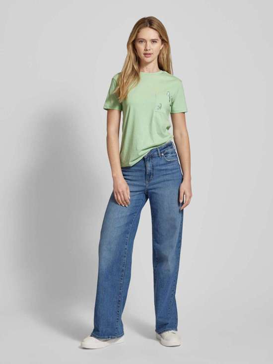 светло-зеленый