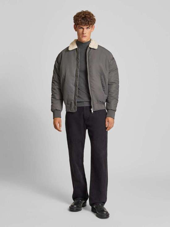 темно-серый