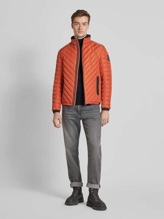 темно-красный