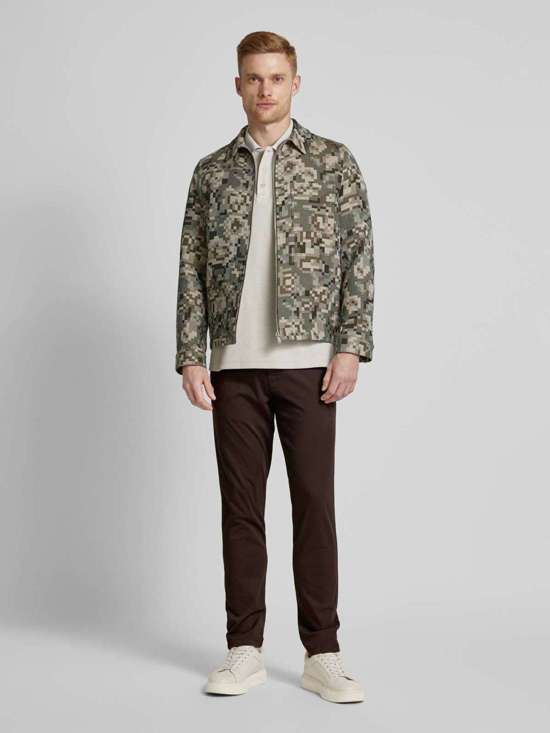 темно-коричневый