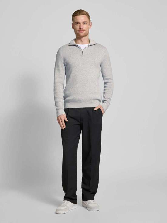 светло-серый