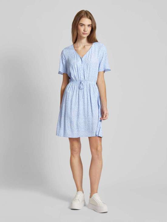 светло-синий