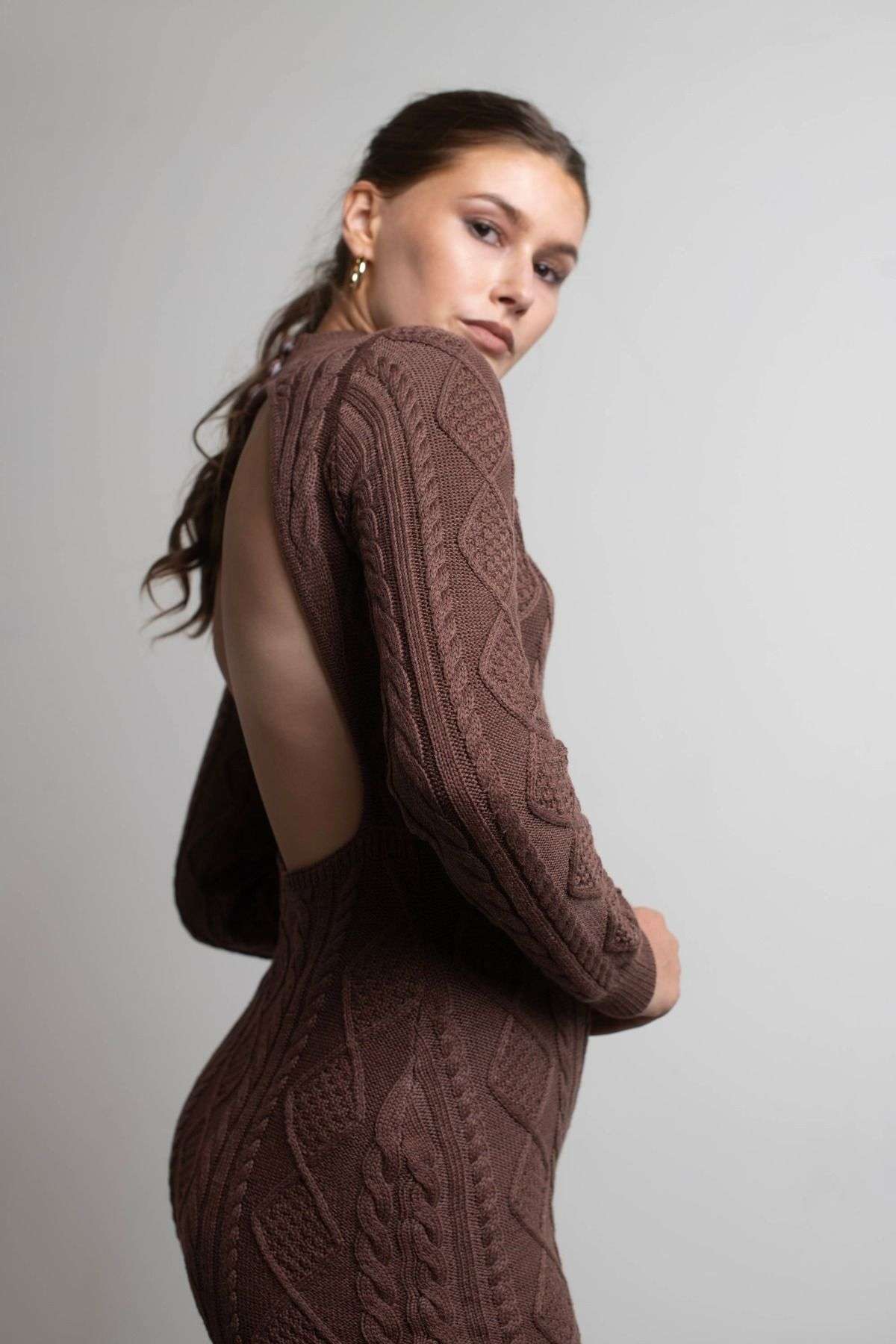 Мини-платье-свитер с открытой спиной Look Back