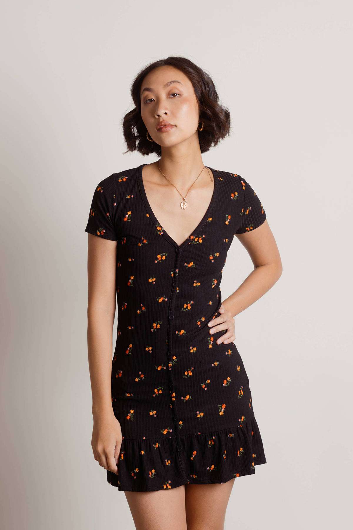 Мини-платье в рубчик с двумя складками и цветочным принтом