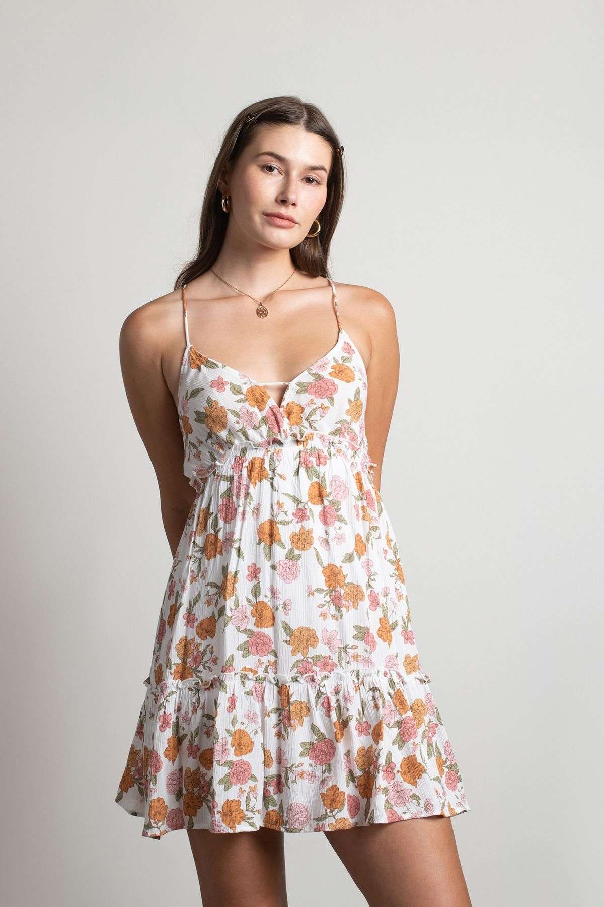 Мини-платье Summer Daze с цветочным принтом и перекрестием на спине