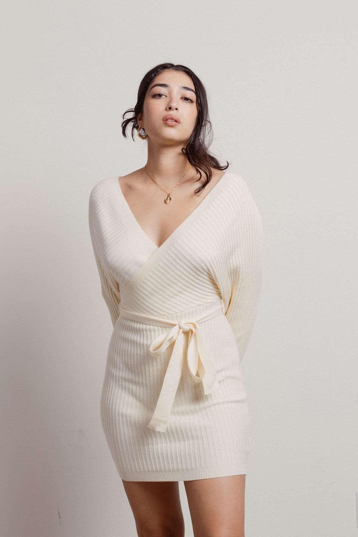 Мини-платье-свитер с открытыми плечами Marie