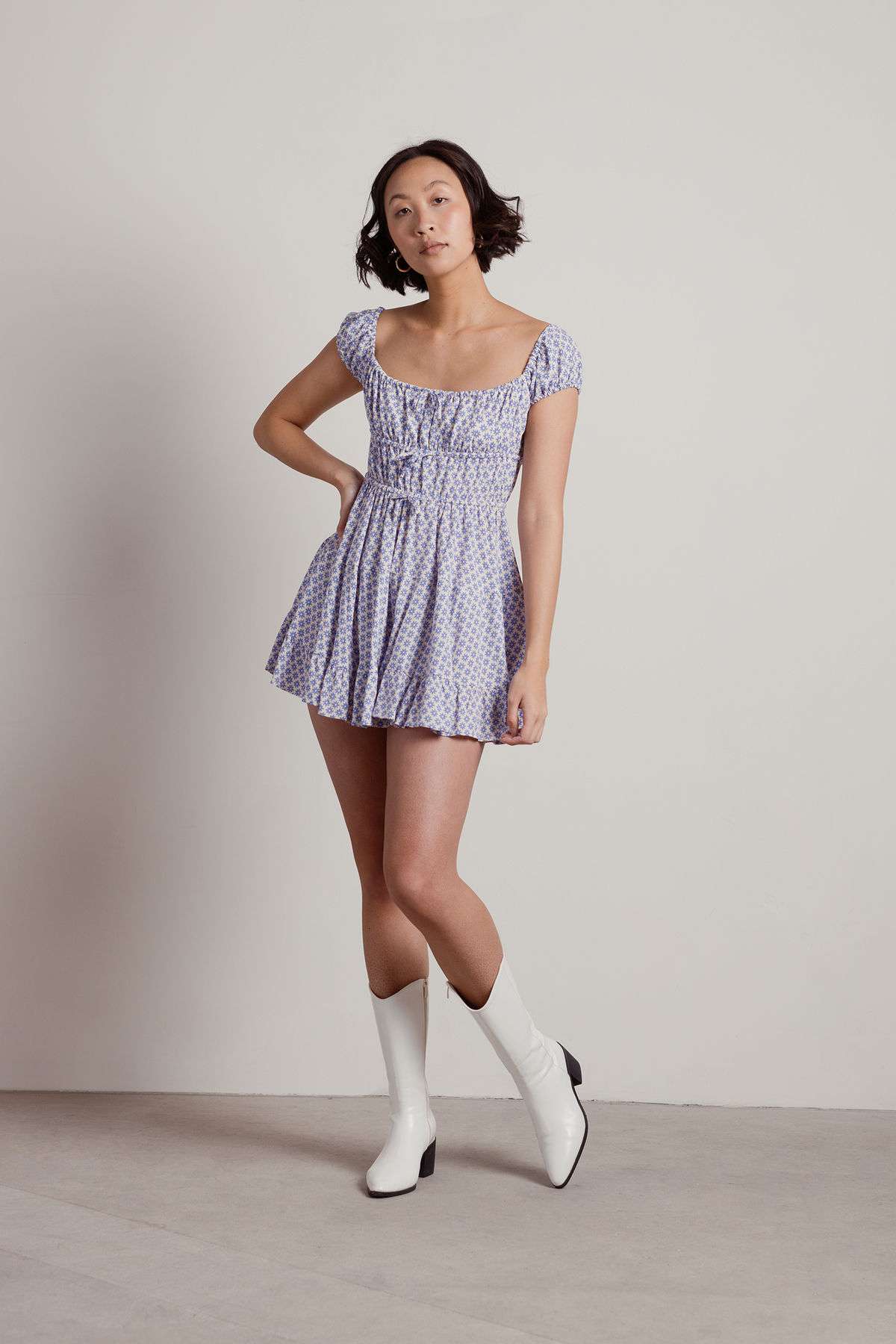 Мини-платье с плиссированной юбкой и цветочным принтом Top Secret Sunburst