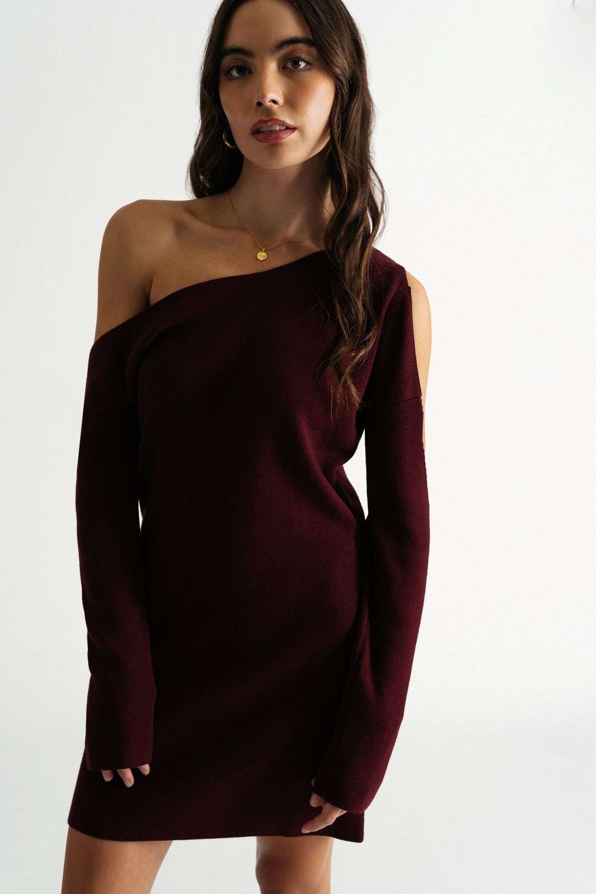 Мини-платье-свитер Olivia с одним боковым рукавом