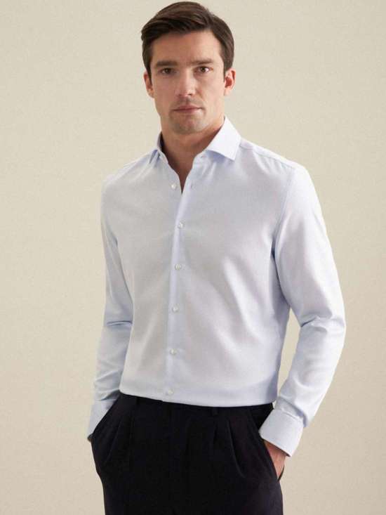 hellblau strukturiert