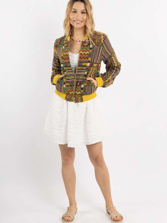 желтый цветной