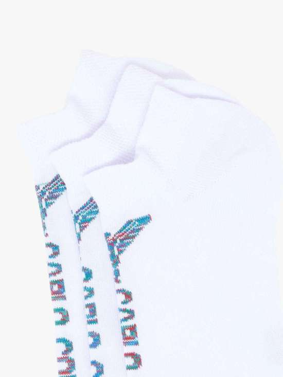 белый узорчатый