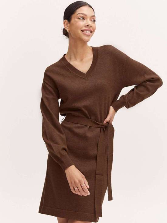 коричневый