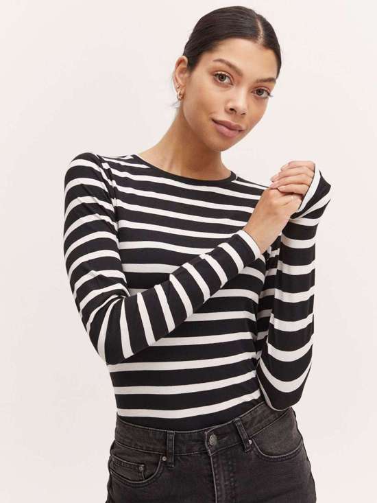 белый в полоску