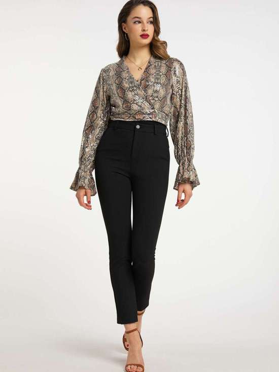 бежевый пестрый