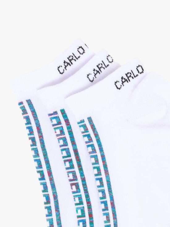 белый узорчатый