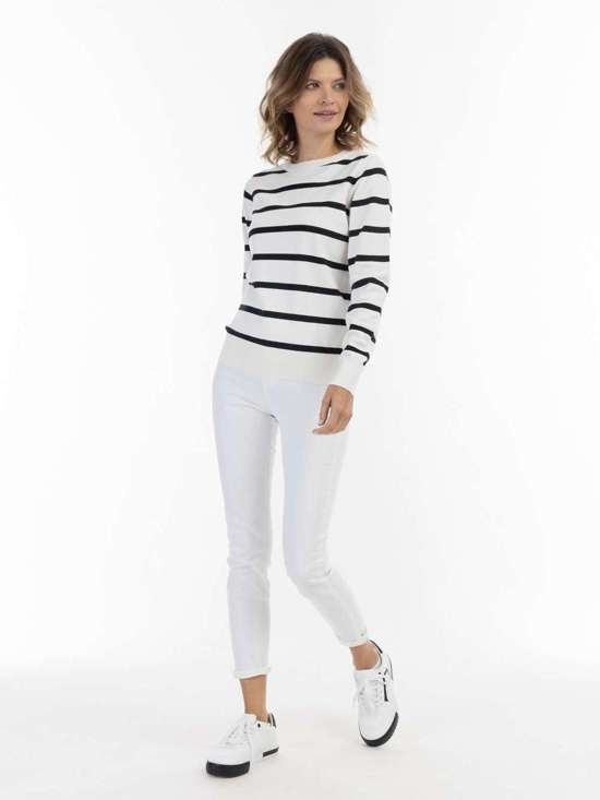 белый в полоску