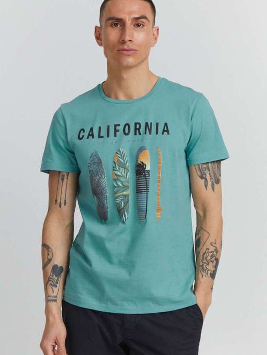 синий разноцветный