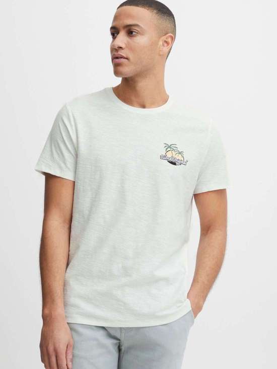 белый узорчатый