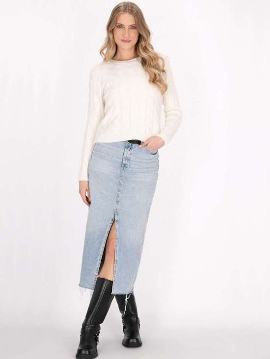 белый узорчатый