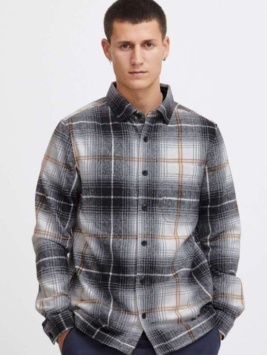 черный в клетку