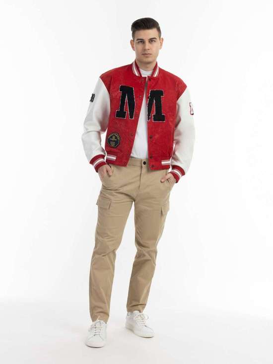 красный узорчатый