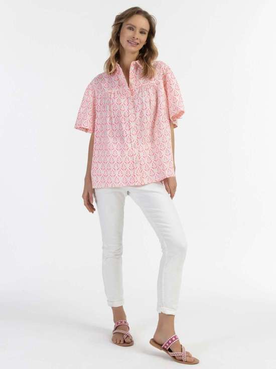 ярко-розовый с рисунком