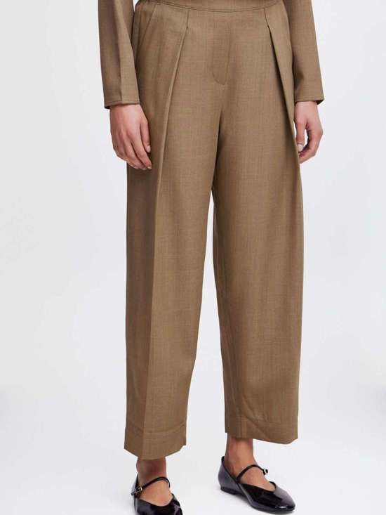 каштановый