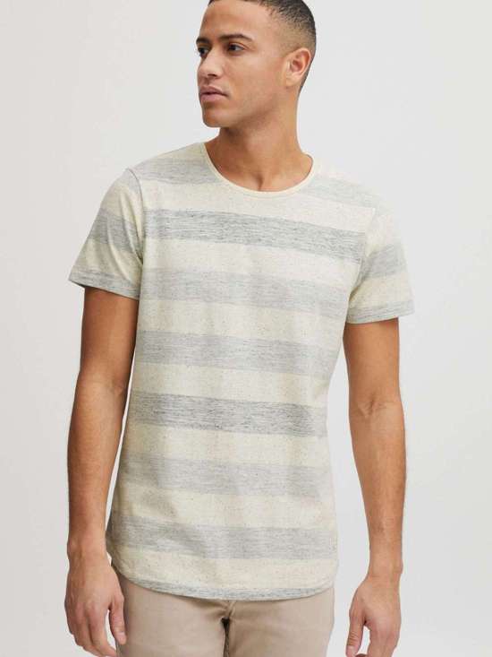 серый полосатый