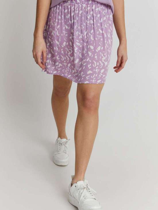 лиловый узорчатый