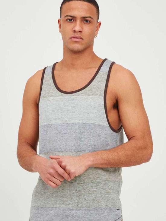 коричневый в полоску