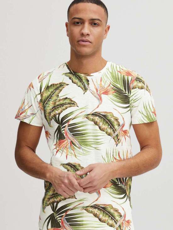 белый узорчатый