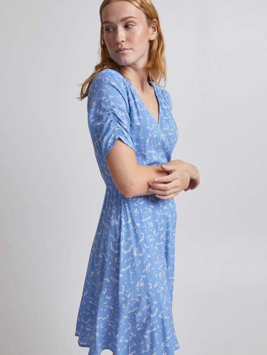 синий узорчатый