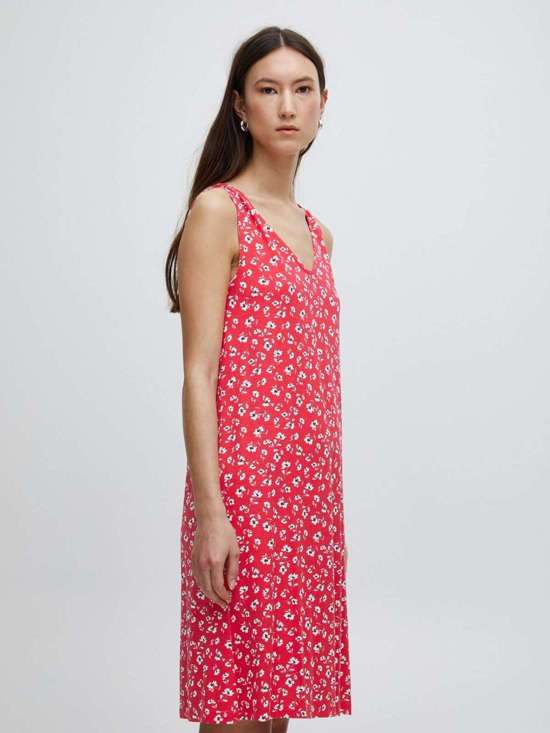 красный узорчатый