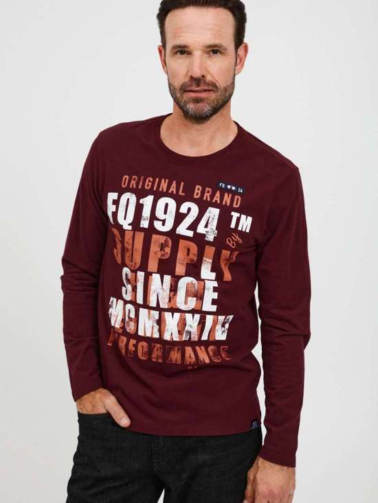 красный узорчатый