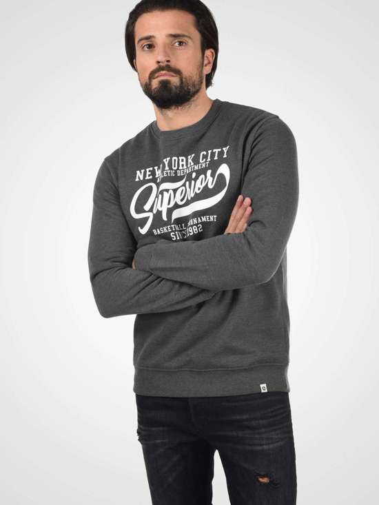 серый пестрый