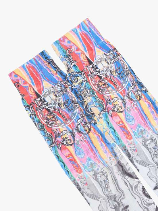 красный узорчатый