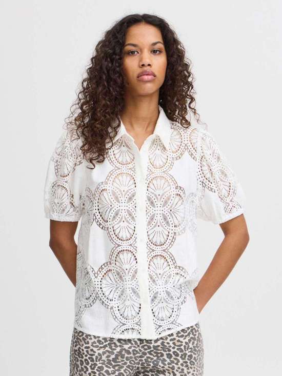 белый узорчатый