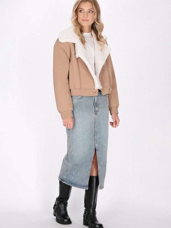 коричневый