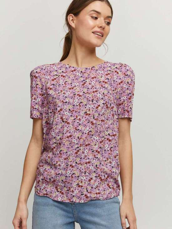 розовый узорчатый