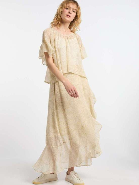 белый узорчатый