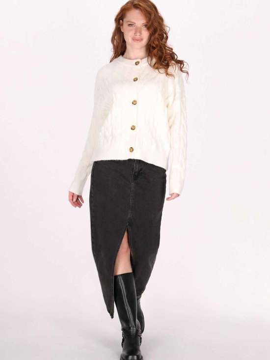 белый узорчатый