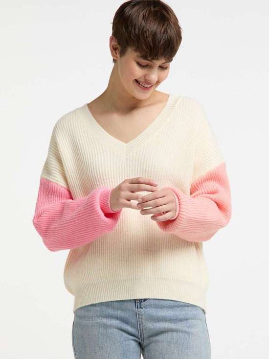 белый узорчатый