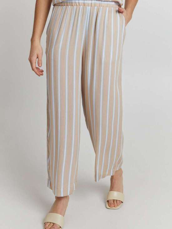 бежевый пестрый