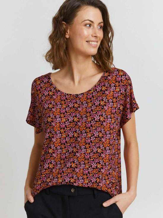 розовый узорчатый