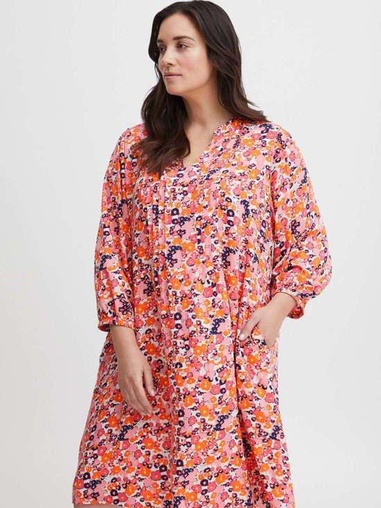 розовый узорчатый