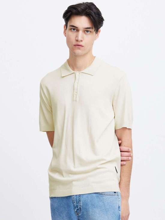 бежевый пестрый