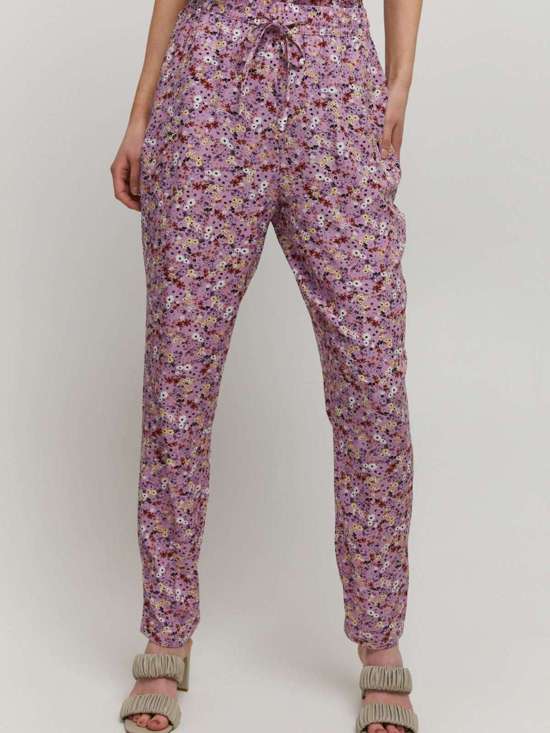 розовый узорчатый