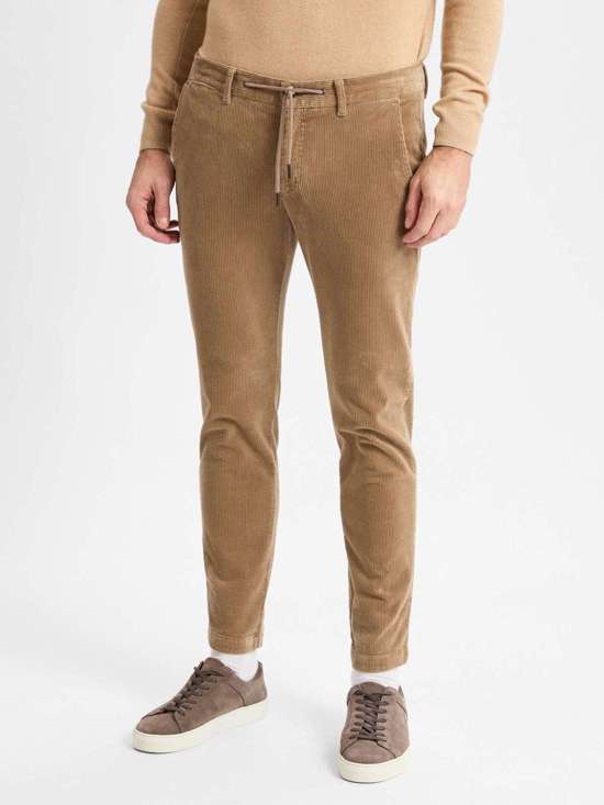 коричневый